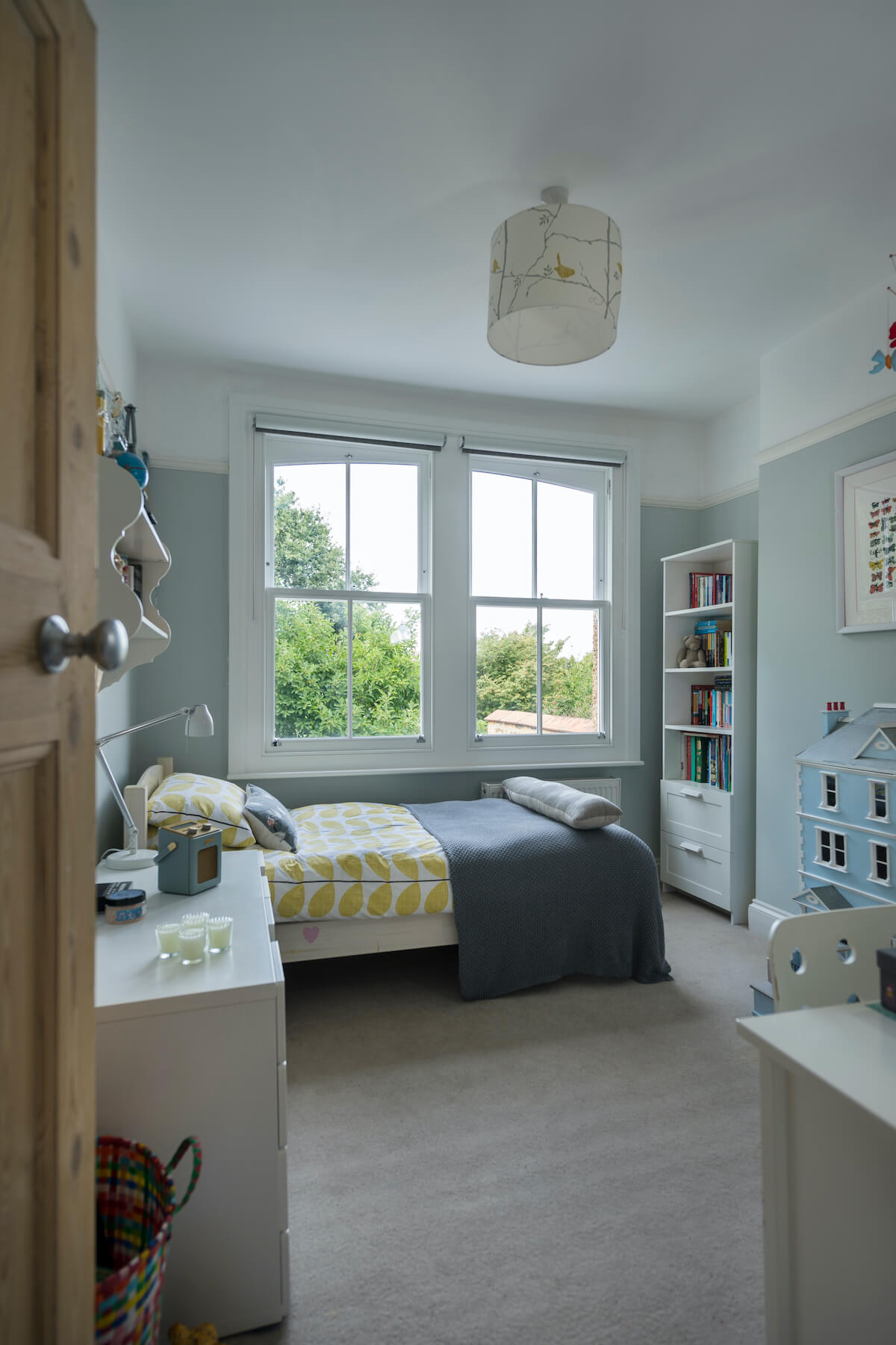 Sliding sash windows in bed room